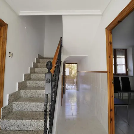 Шале Casa Puri - Acogedora Casa Con Parking Y Patio Interior Robles de la Valcueva