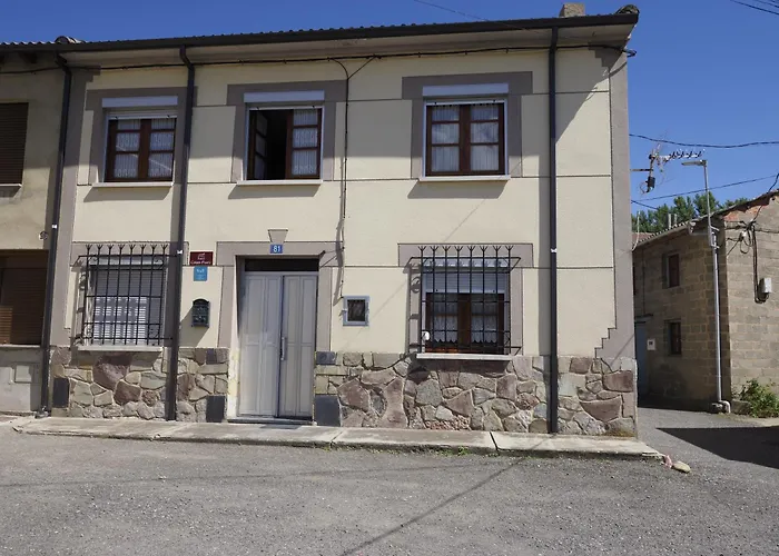 Casa Puri - Acogedora Casa Con Parking Y Patio Interior Robles de la Valcueva